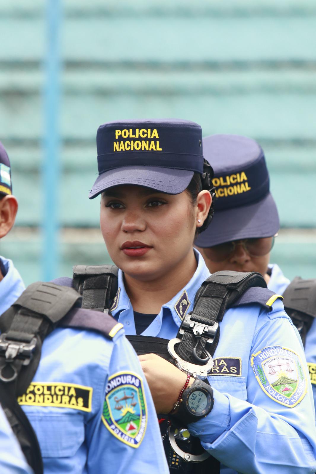 ¿Y los tiktokers? Barbie Policía enamora y la bella del Génesis en la transmisión histórica