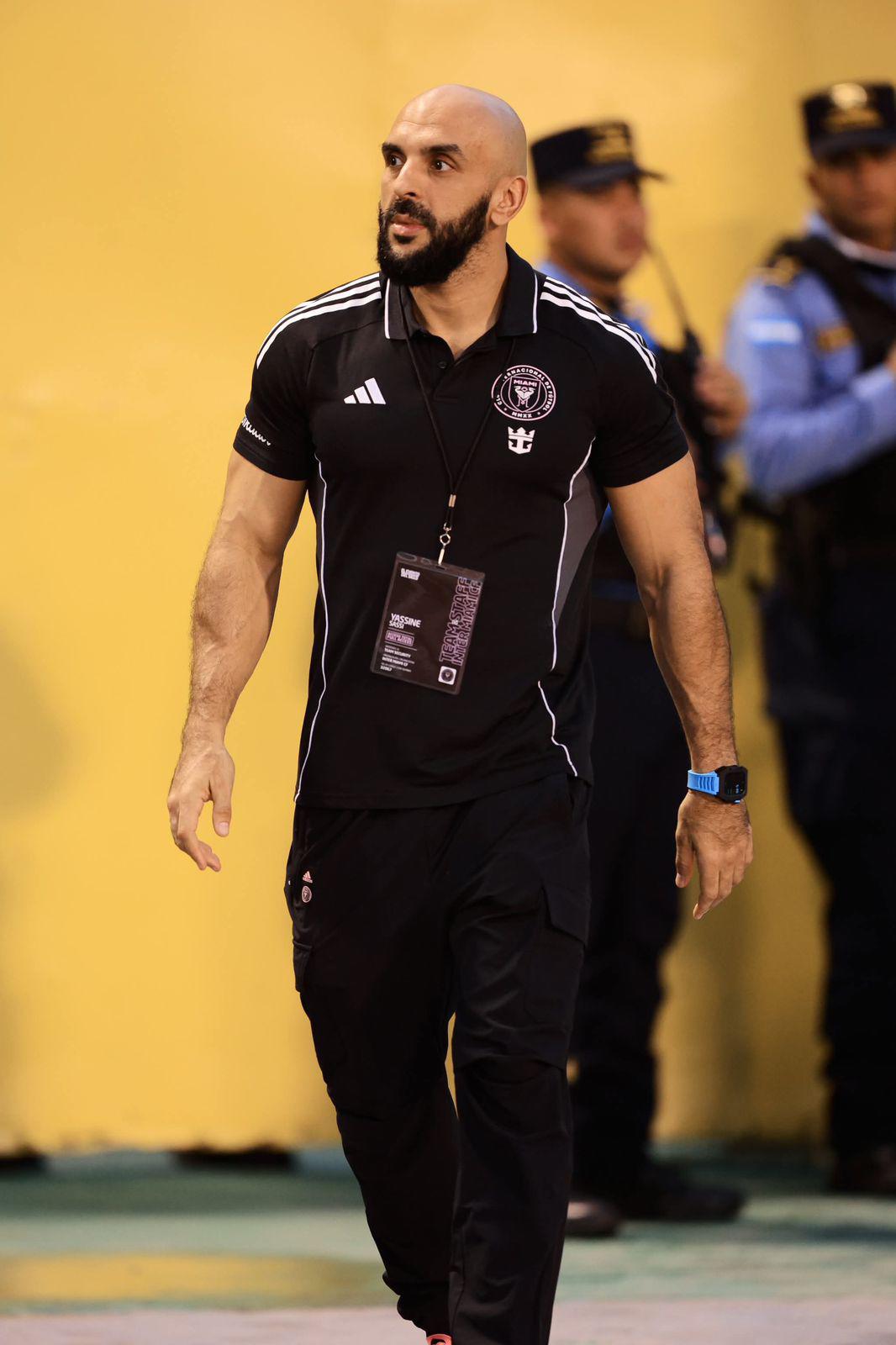 El tremendo salario de Yassine Cheuko, guardaespaldas que cuidó de Messi en Honduras: la foto que se volvió viral en San Pedro Sula