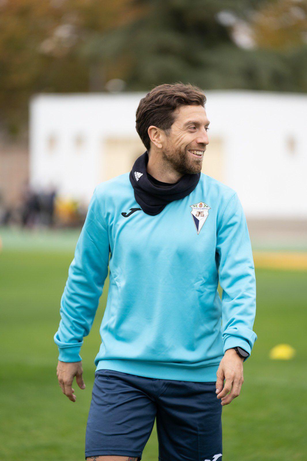 Fue campeón del mundo junto a Messi en Qatar 2022 y reaparece con equipo de tercera división