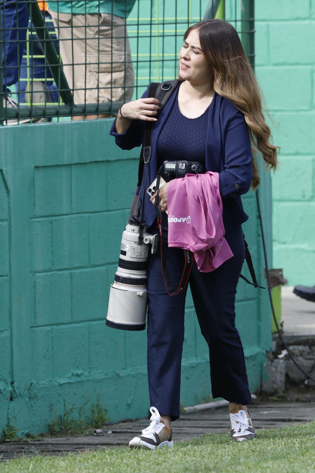El ambiente en el Yankel Rosenthal: Ex del Marathón llegó al estadio, bellas chicas y el monstruo no estará solo