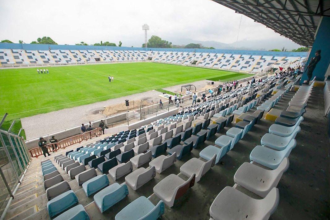 El estadio Ceibeño y su nueva cara: Las afueras, los murales, el cerco perimetral, su intimidad y las bellas butacas