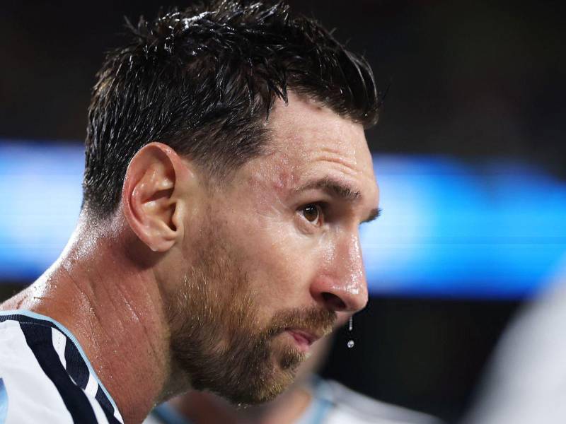 Lionel Messi marcó un hattrick en la victoria de Argentina sobre Argelia.