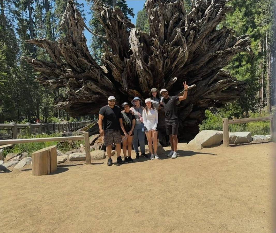 Choco Lozano se divierte con su bella pareja: Así son las vacaciones del hondureño previo a definir su futuro