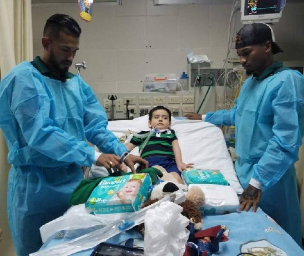 El enorme gesto de jugadores de Marathón con un niño hospitalizado