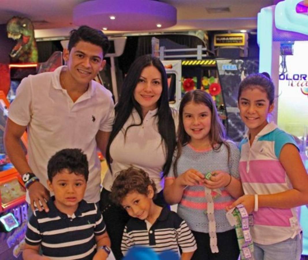 La bella Ariana Herchi se enamora de joven jugador hondureño