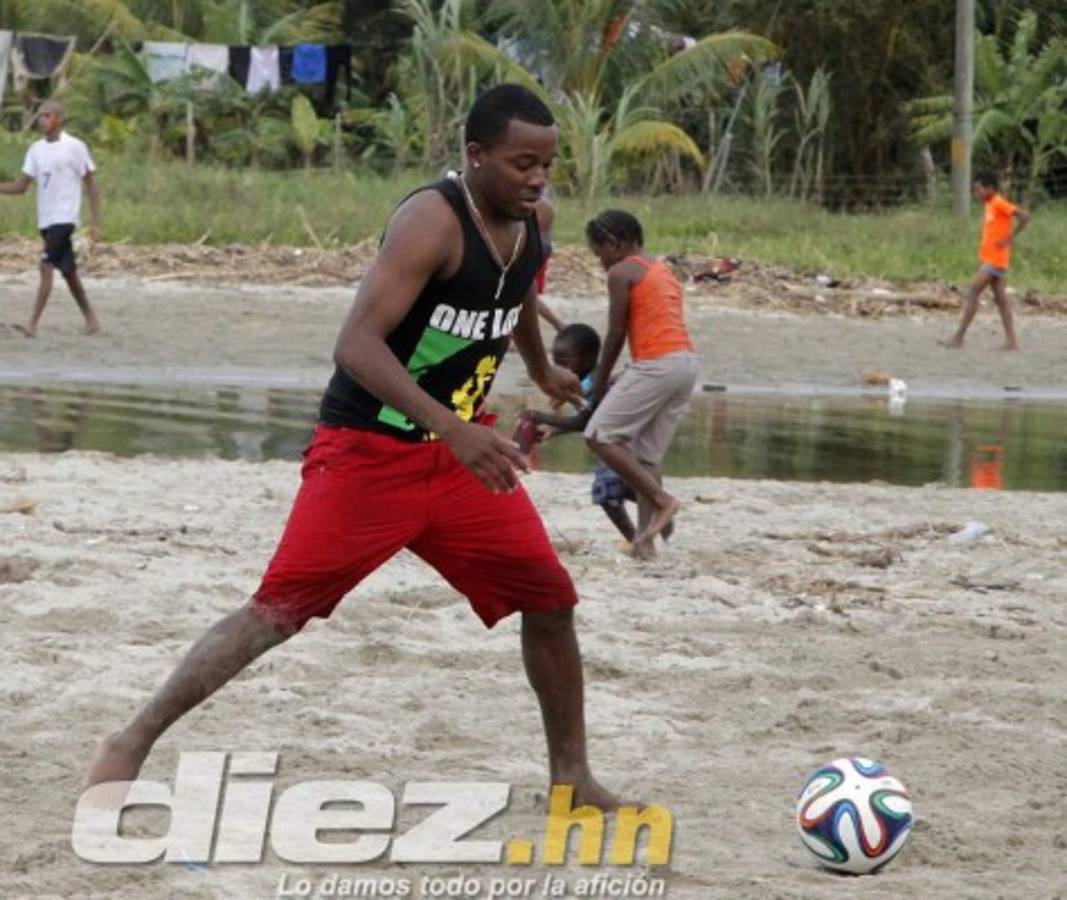 Marvin Chávez disfruta de sus vacaciones en su natal Sambo Creek