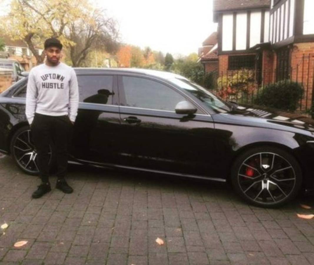 ¡Increíble! Ha vendido más de 100 autos de lujo por WhatsApp a los cracks de Inglaterra