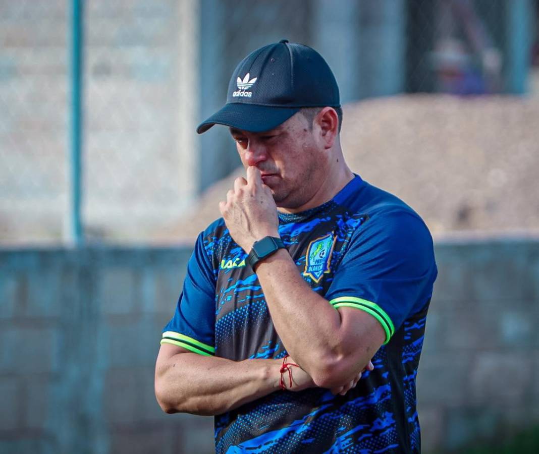 FICHAJES: Olimpia anuncia a su DT, Motagua presta jugador, UPNFM revoluciona el mercado y el futuro de Kervin Arriaga