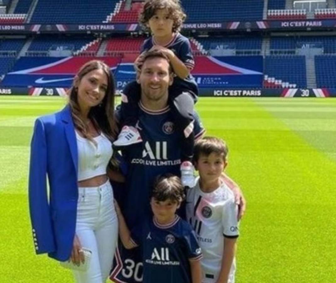 El enorme gesto de Messi, el cariño del jeque a Mateo y Antonela deslumbró: así fue la presentación del nuevo jugador del PSG  