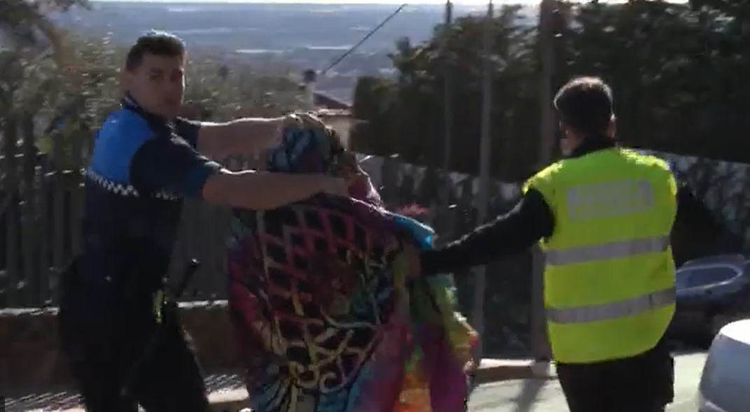 Piqué llega a la casa de Shakira: el motivo especial del reencuentro y quién es la mujer que apareció bajo una manta, ¿Clara Chía?