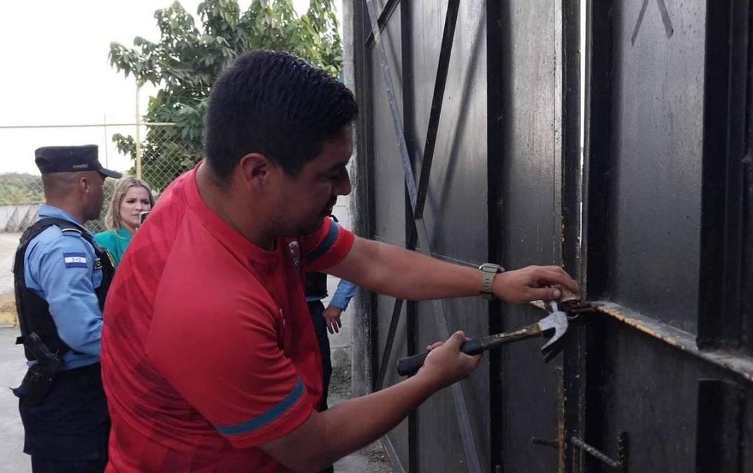 NO SE VIO EN TV: Feo gesto de  Moya a Troglio, la modelo que reapareció y lo insólito que pasó en el Real España - Olimpia