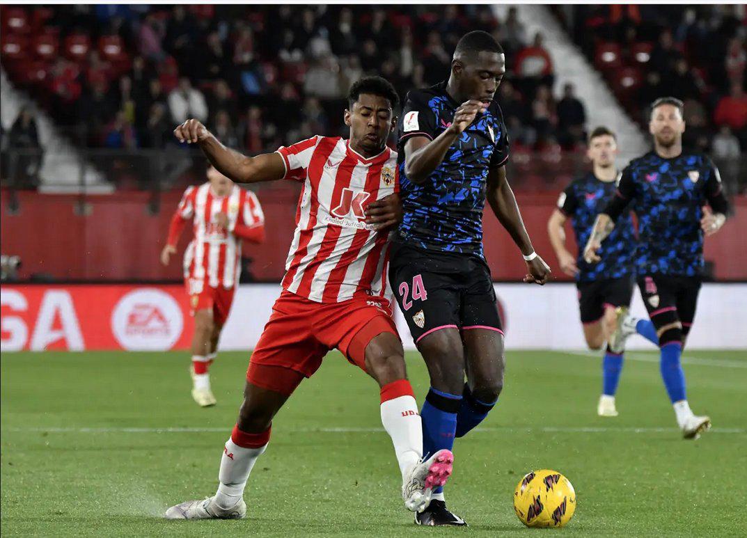Con el Choco Lozano de titular, Almería rescata un empate ante el Sevilla de Sergio Ramos; así fue el golpe con el catracho