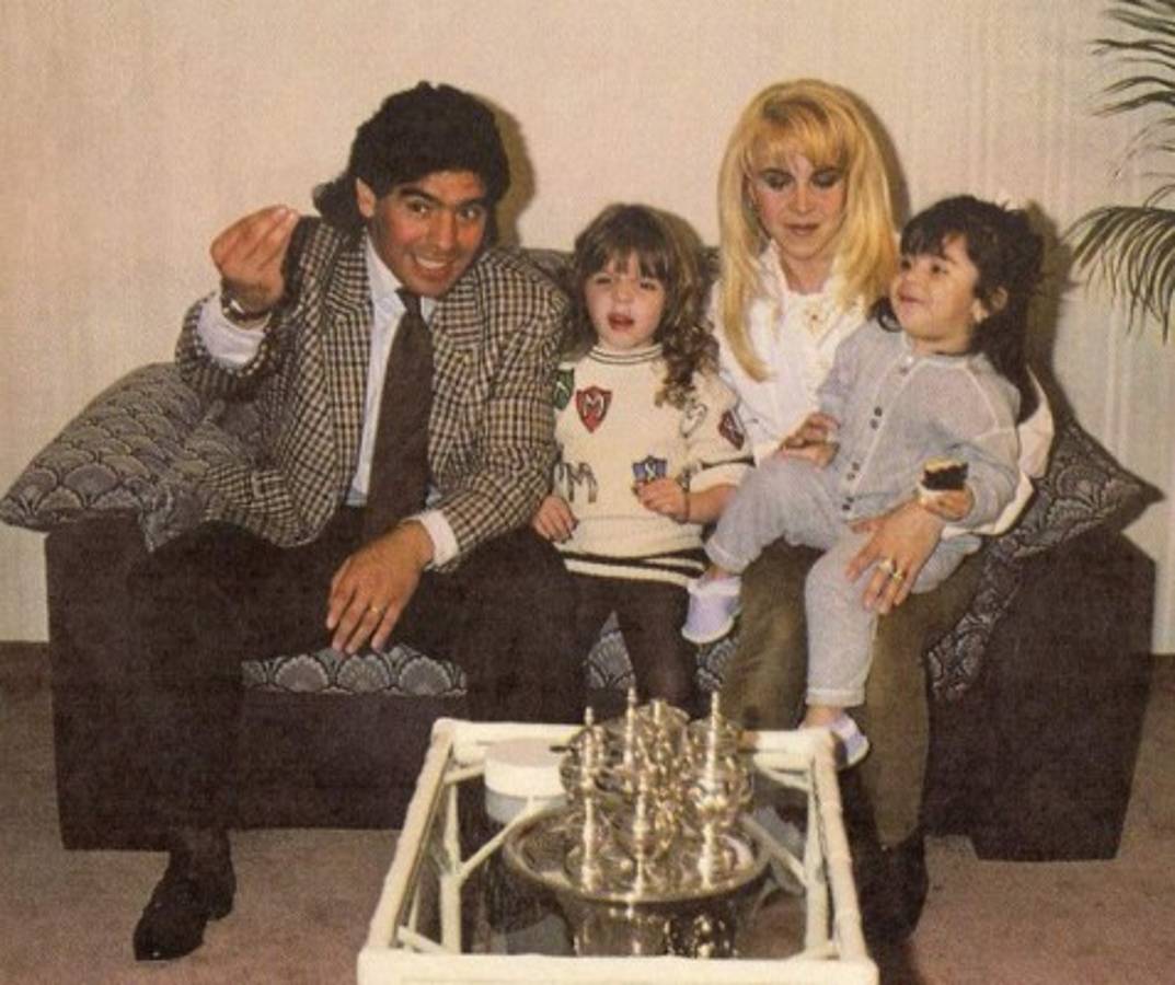Fotos: Así de especial ha sido Maradona con sus hija Dalma y Gianinna