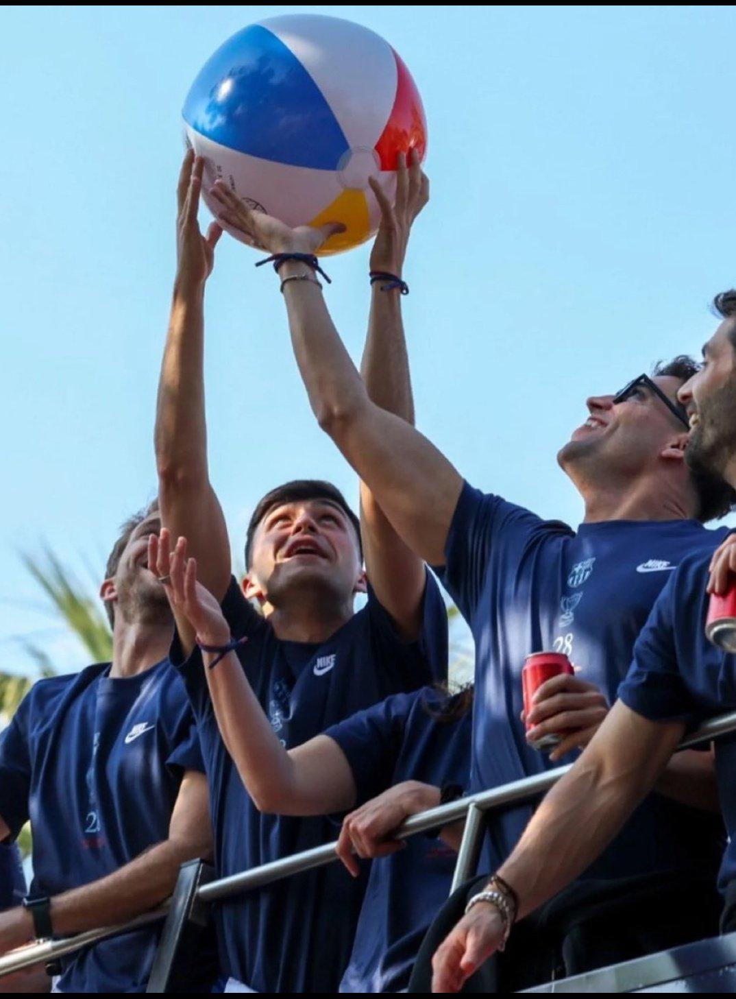 Barcelona carga contra Vinicius en su festejo de La Liga, nuevo Grealish y el gran ausente en la fiesta ¿Dedicado al Real Madrid?