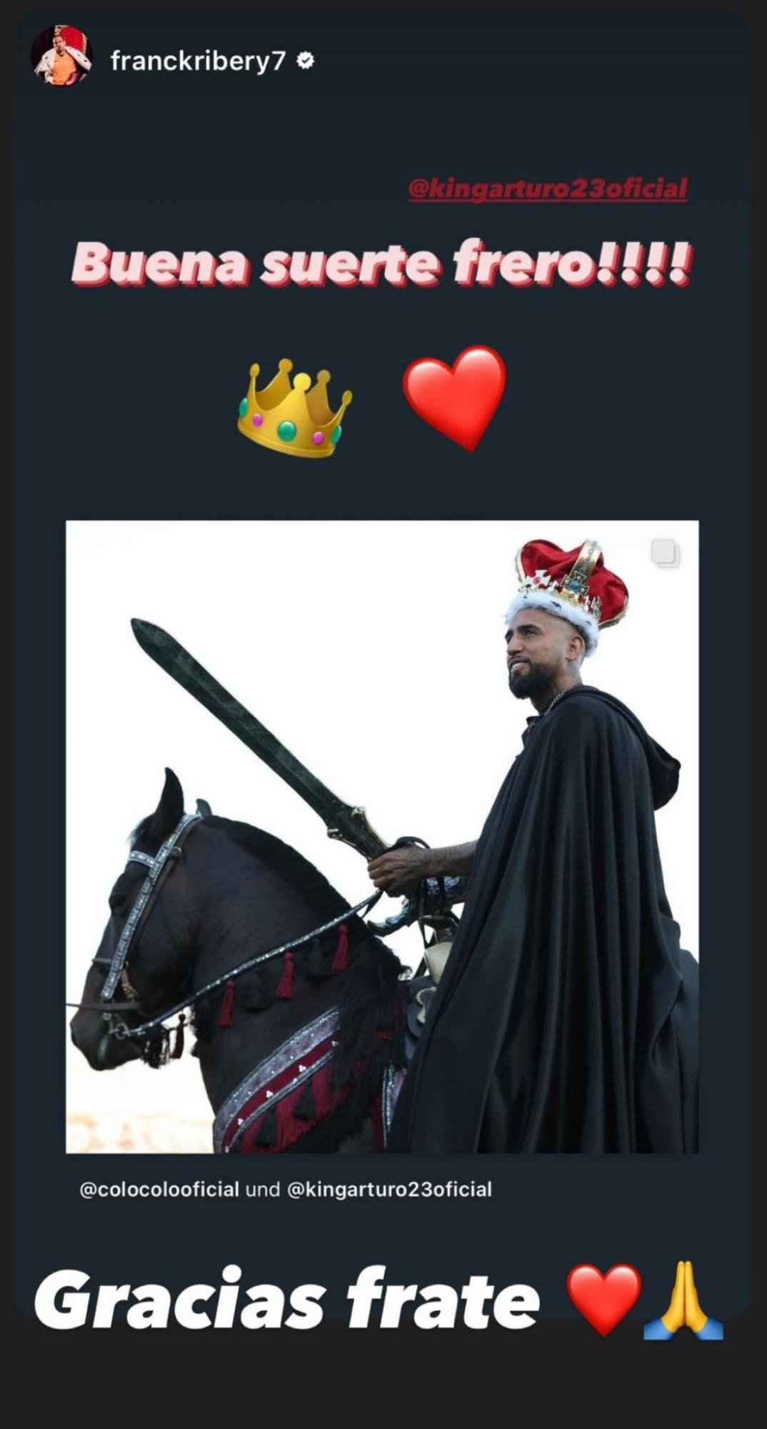 Arturo Vidal regresó a Colo Colo y así fue su épica presentación: llegó en helicóptero y luego montando un caballo como rey