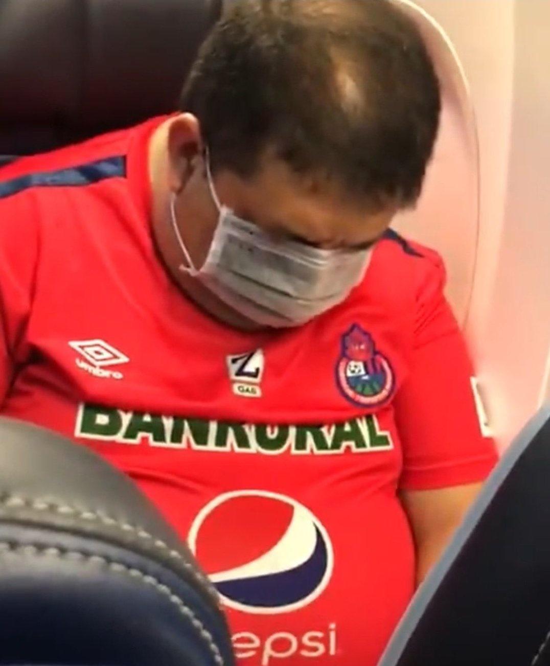 Los memes que dejó el rechazo de Diego Vázquez al Municipal para quedarse con la selección de Honduras