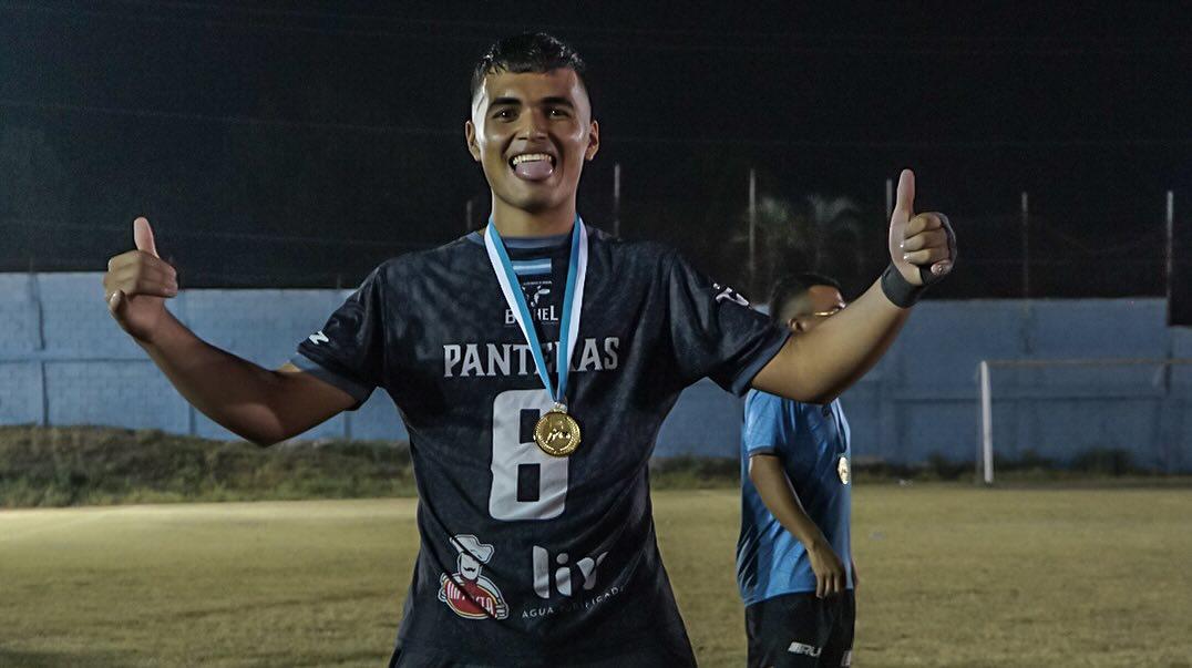 Alberth Elis, más cerca de segunda división: Panteras FC, campeón departamental en su primer torneo