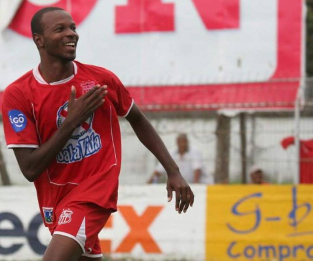 Rambo de León, el rey: Los futbolistas hondureños con más equipos en toda su carrera
