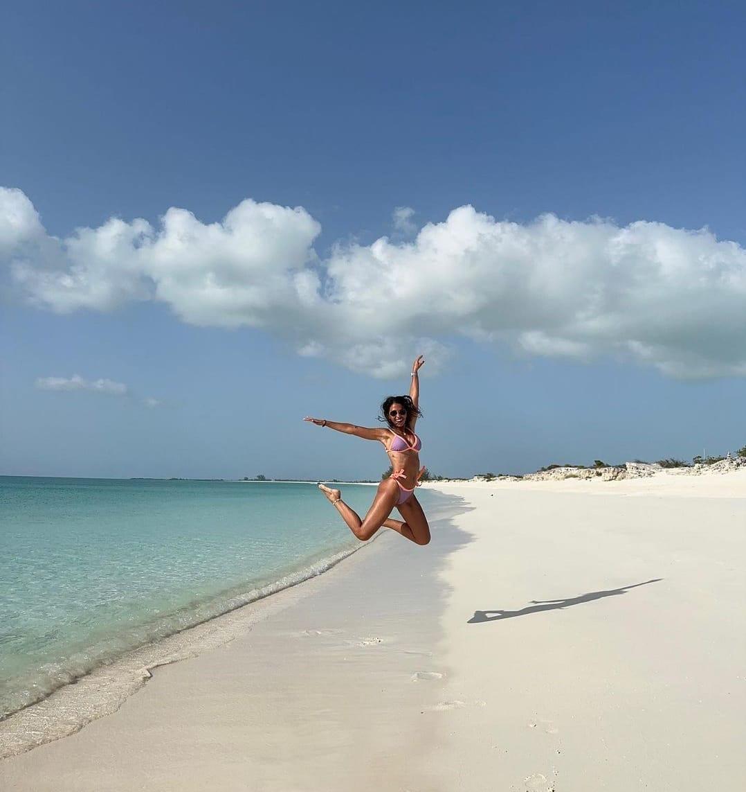 Antonela Roccuzzo enciende las redes con sus vacaciones junto Messi al ritmo de cantante hondureño