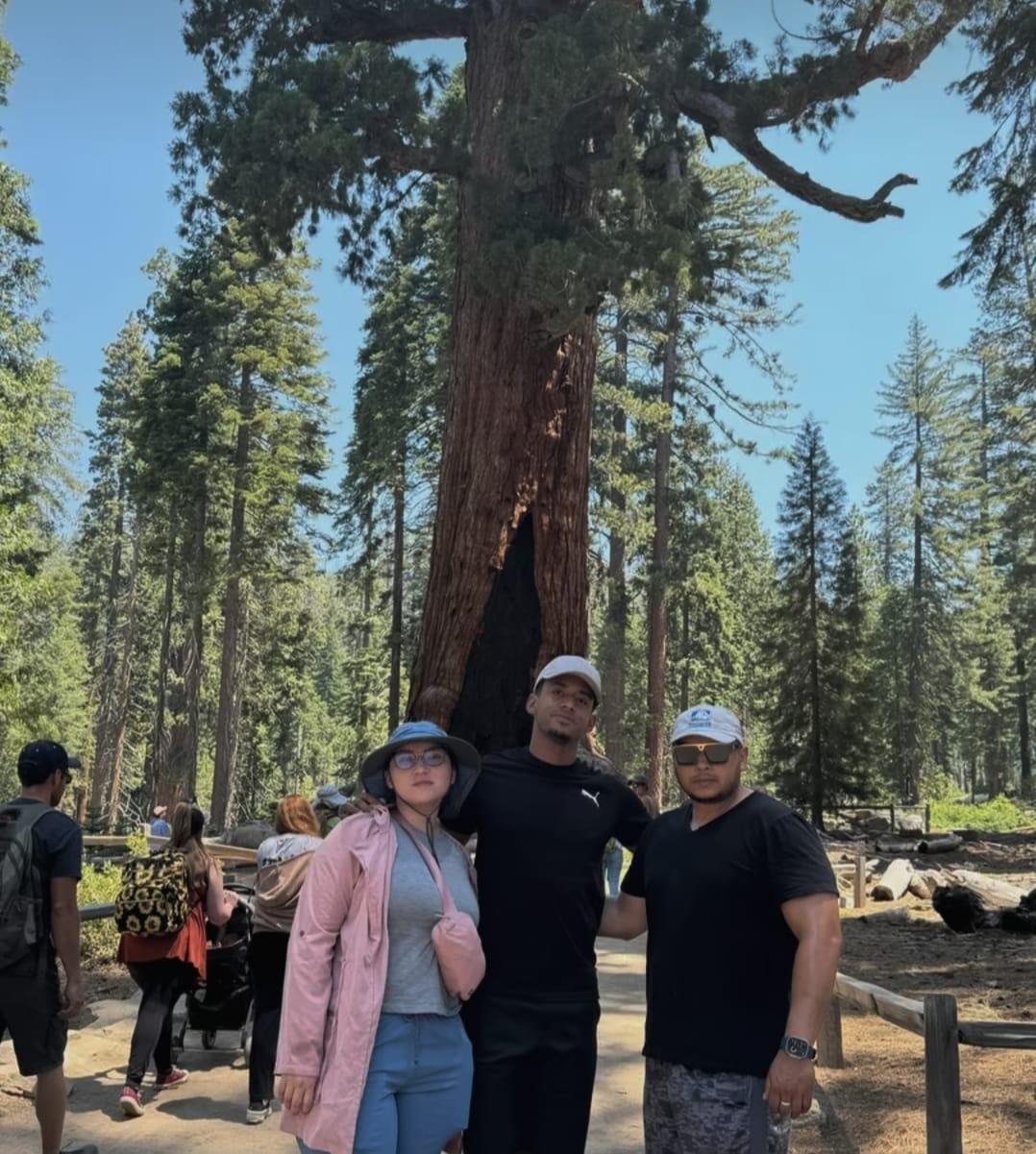 Choco Lozano se divierte con su bella pareja: Así son las vacaciones del hondureño previo a definir su futuro