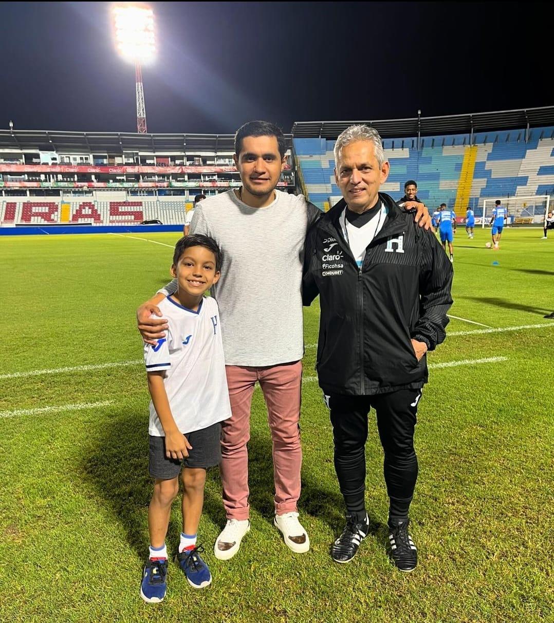 Selección de Honduras recibe visita de lujo previo al partido ante Jamaica por la Liga de Naciones de la Concacaf