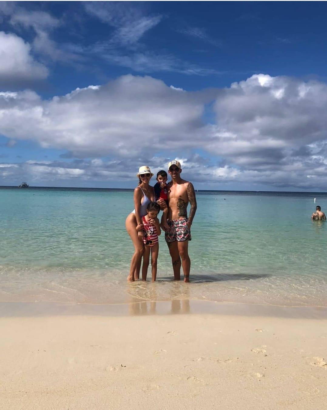 Rodeados de amor: Así pasan los jugadores de Olimpia sus vacaciones tras conseguir el Tetracampeonato