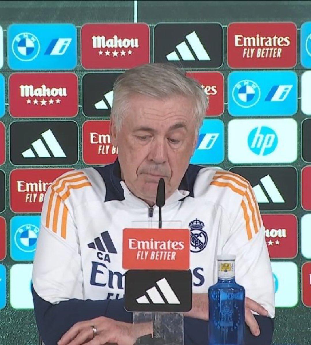 “¿Vinicius? Estoy cansado de esto. No me preocupa. Él está contento y nosotros estamos contentos con él. No hay nada que decir. No hablamos de esto, es cosa de ustedes”.