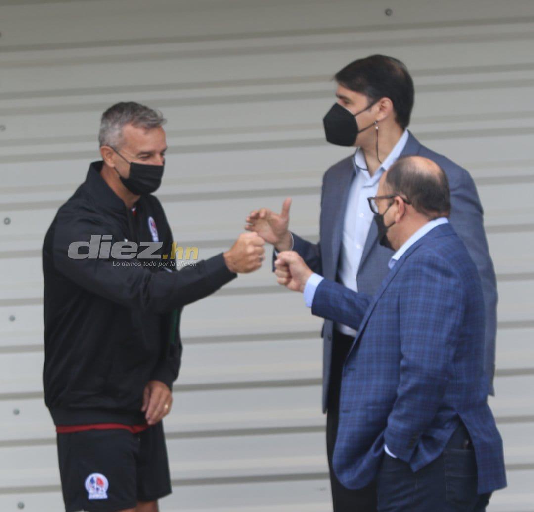 Las primeras imágenes de Pablo Lavallén como DT de Olimpia: Así inspeccionó la Cueva del León y sus exquisitas canchas