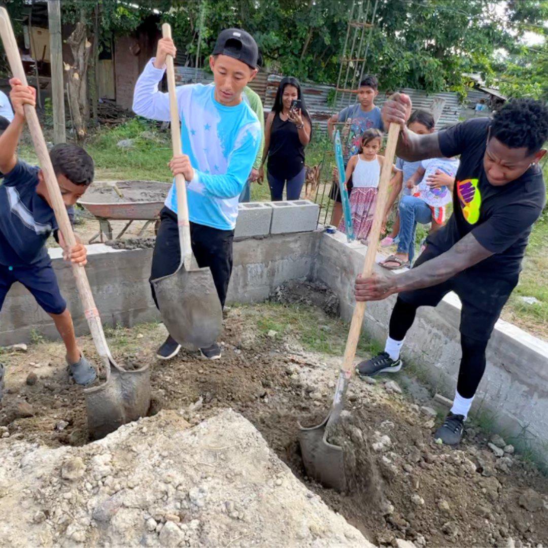 Quioto se une al influencer Shin Fujiyama en la construcción de una escuela en la Rivera Hernández de San Pedro Sula