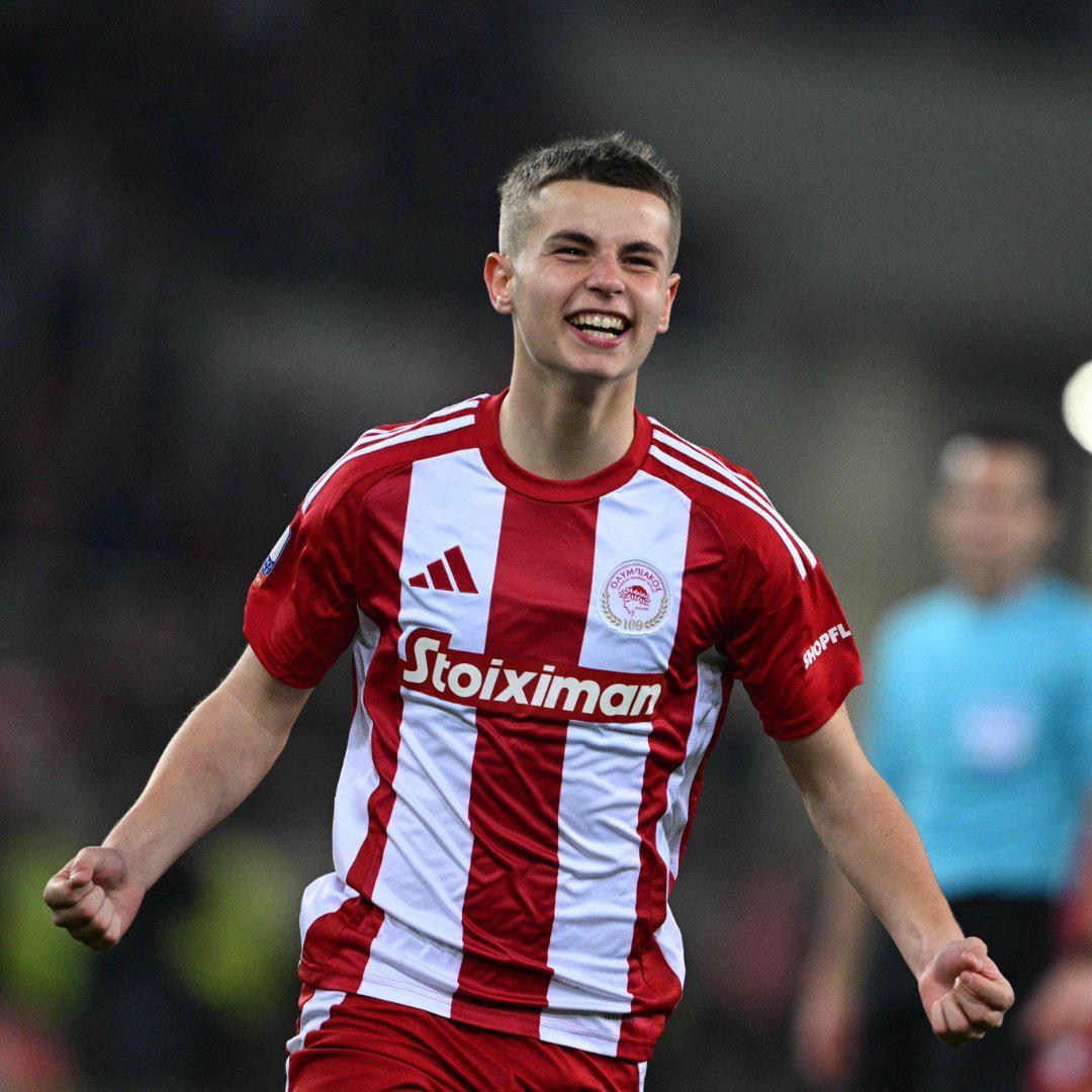 Olympiacos ganó con un golazo de Christos Mouzakitis.