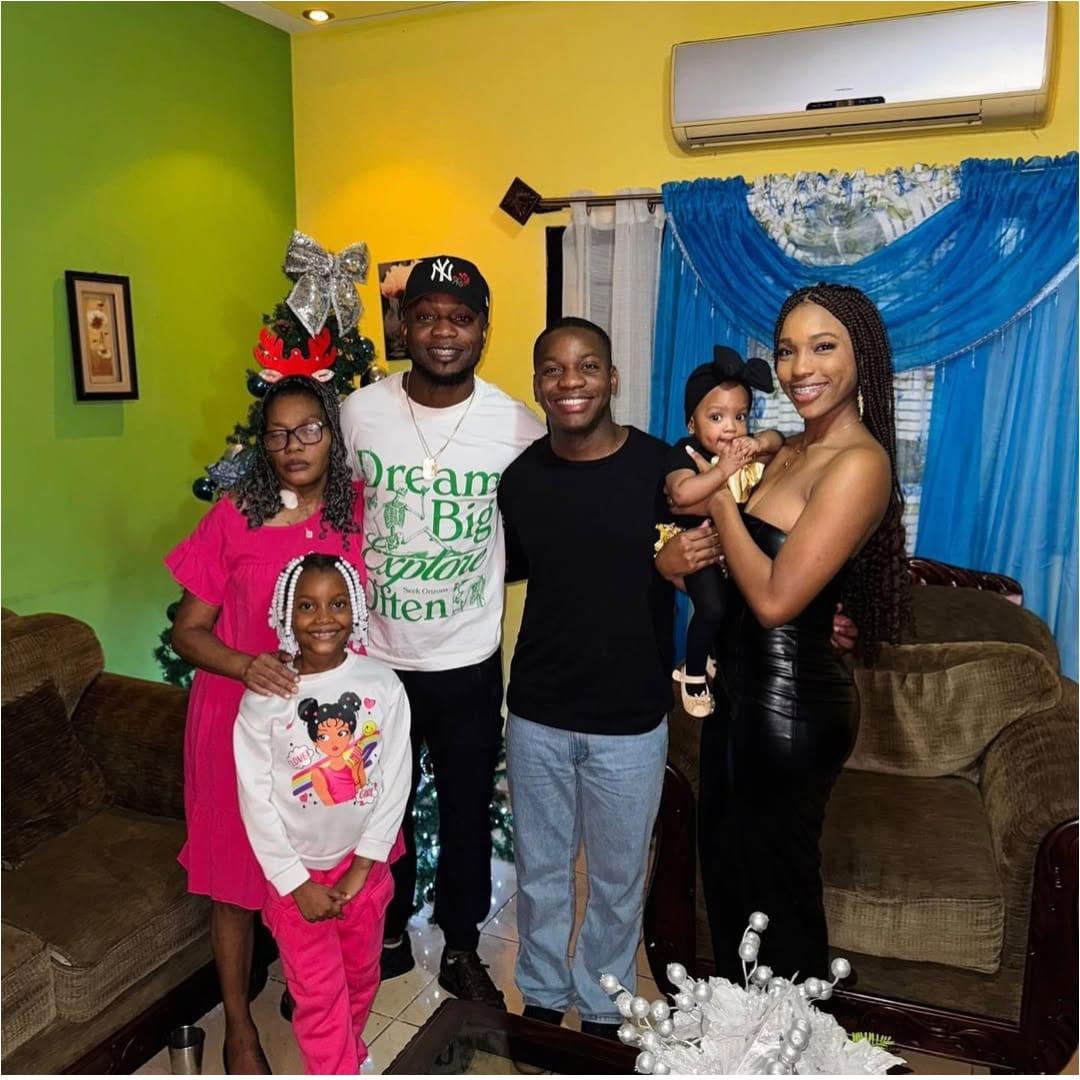 ¡Con tremendo beso y románticos! Así recibieron la llegada del año nuevo los jugadores hondureños