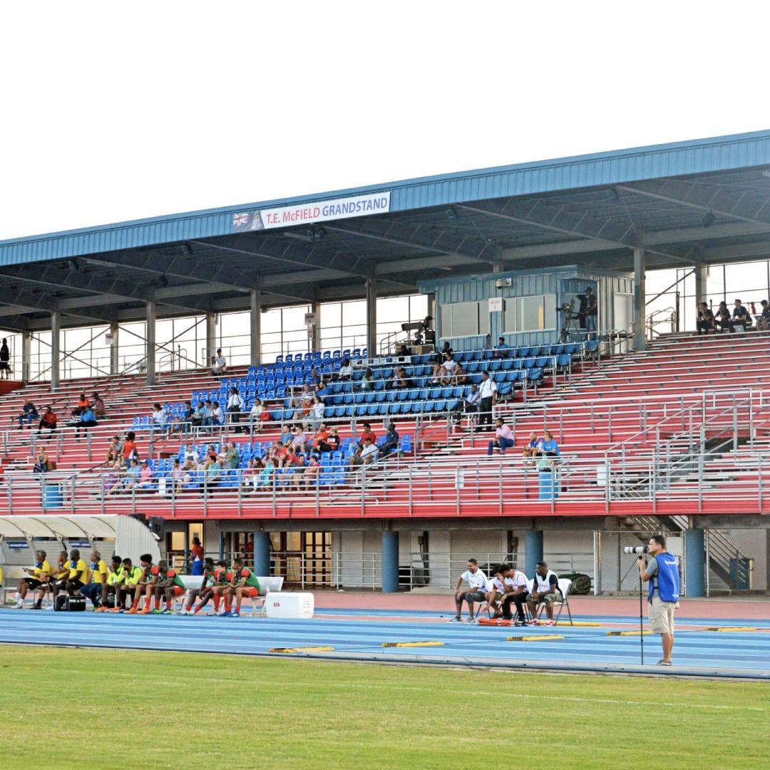 Federación de Honduras viajó a Islas Caimán para inspeccionar el estadio donde se jugará y revela fotos íntimas: ¿Es apto?