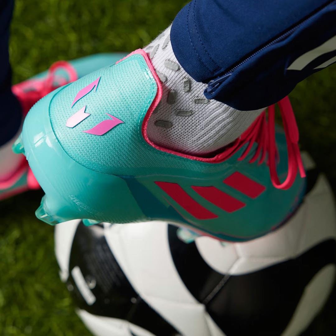 Messi presentó sus nuevos botines y los únicos 10 jugadores que podrán usarlos: ¡uno del Barcelona!