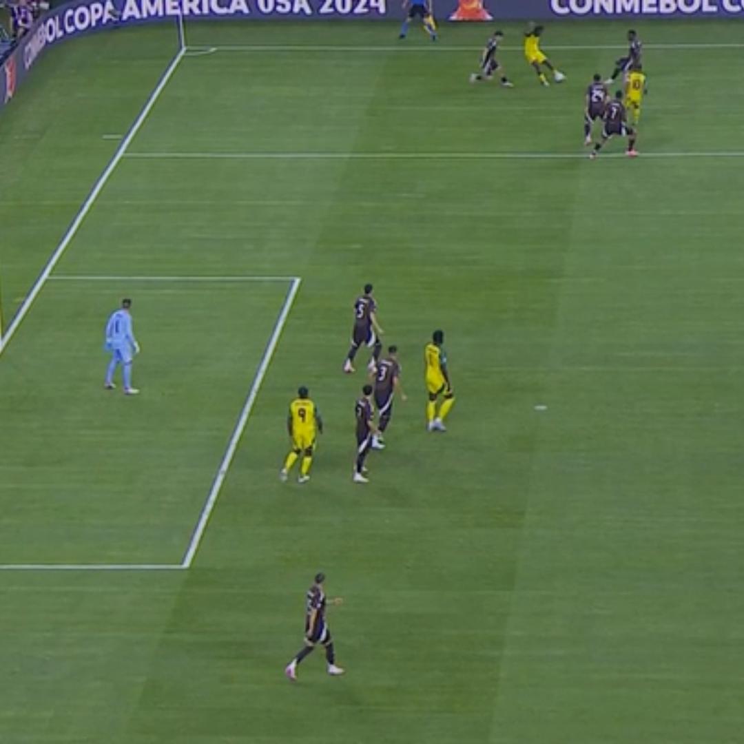 Sufrió fuerte lesión y llorando dijo ‘adiós’ a la Copa América; el VAR ayudó a México y el extraño detalle del que nadie se percató