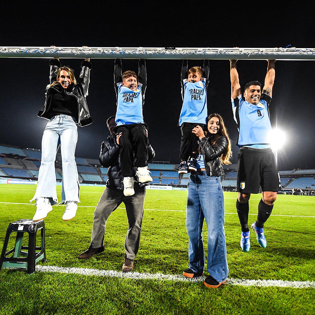 Así se despidió Luis Suárez de Uruguay y la aparición de Messi en el Centenario: “Hola, gordo...”