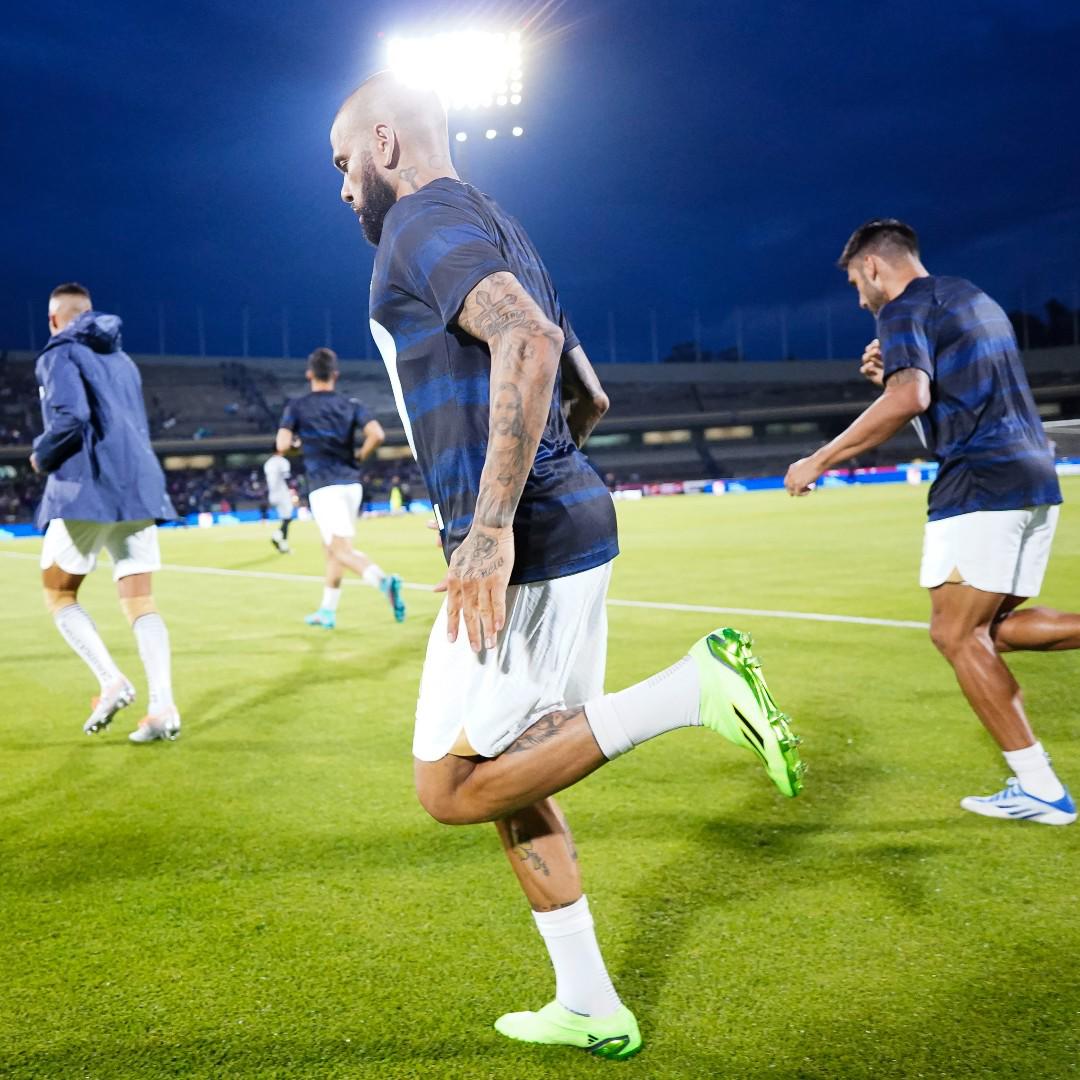 Así fue el debut de Dani Alves con los Pumas en la Liga MX: Su primer “Goya”, estadio lleno y asistencia de gol