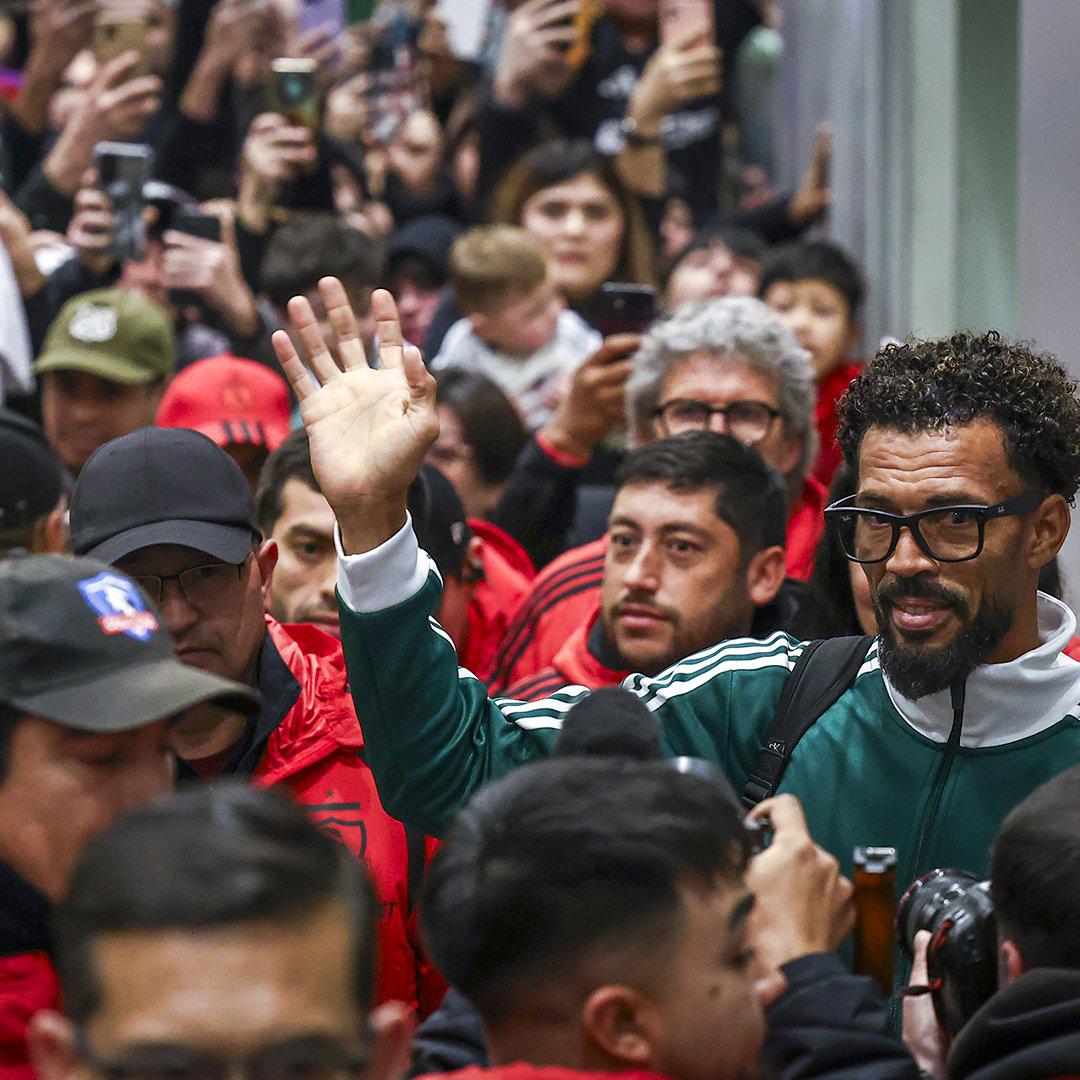 Vozinha llegó a Chile: su reacción y así fue recibido por hinchas de Colo Colo