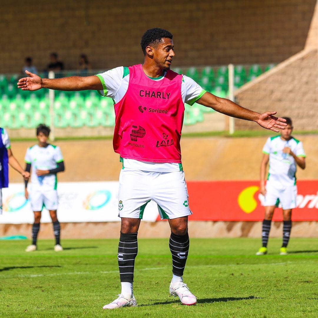 Santos Laguna de México lleva al hondureño Antony “Choco” Lozano a su primer entrenamiento