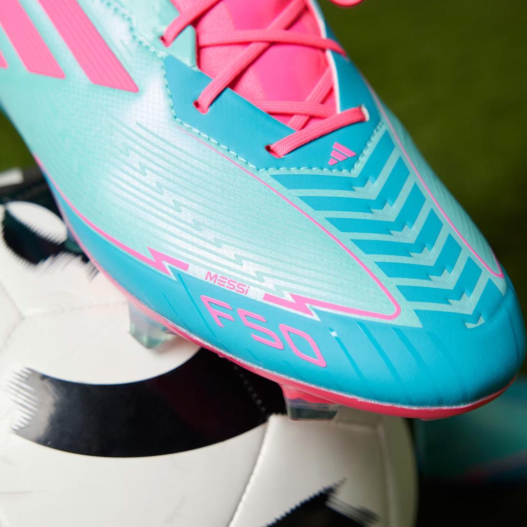 Messi presentó sus nuevos botines y los únicos 10 jugadores que podrán usarlos: ¡uno del Barcelona!