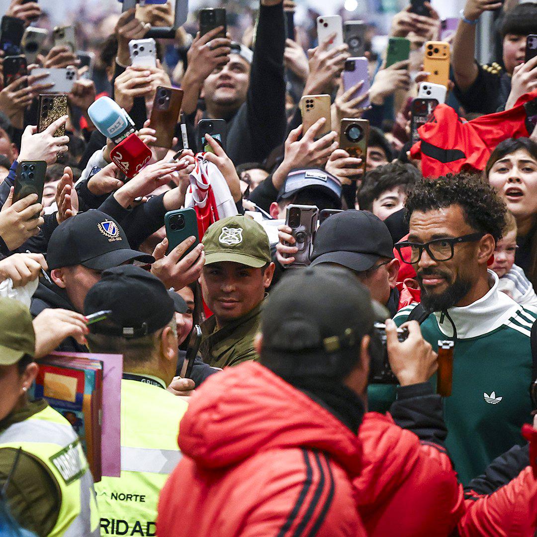 Vozinha llegó a Chile: su reacción y así fue recibido por hinchas de Colo Colo