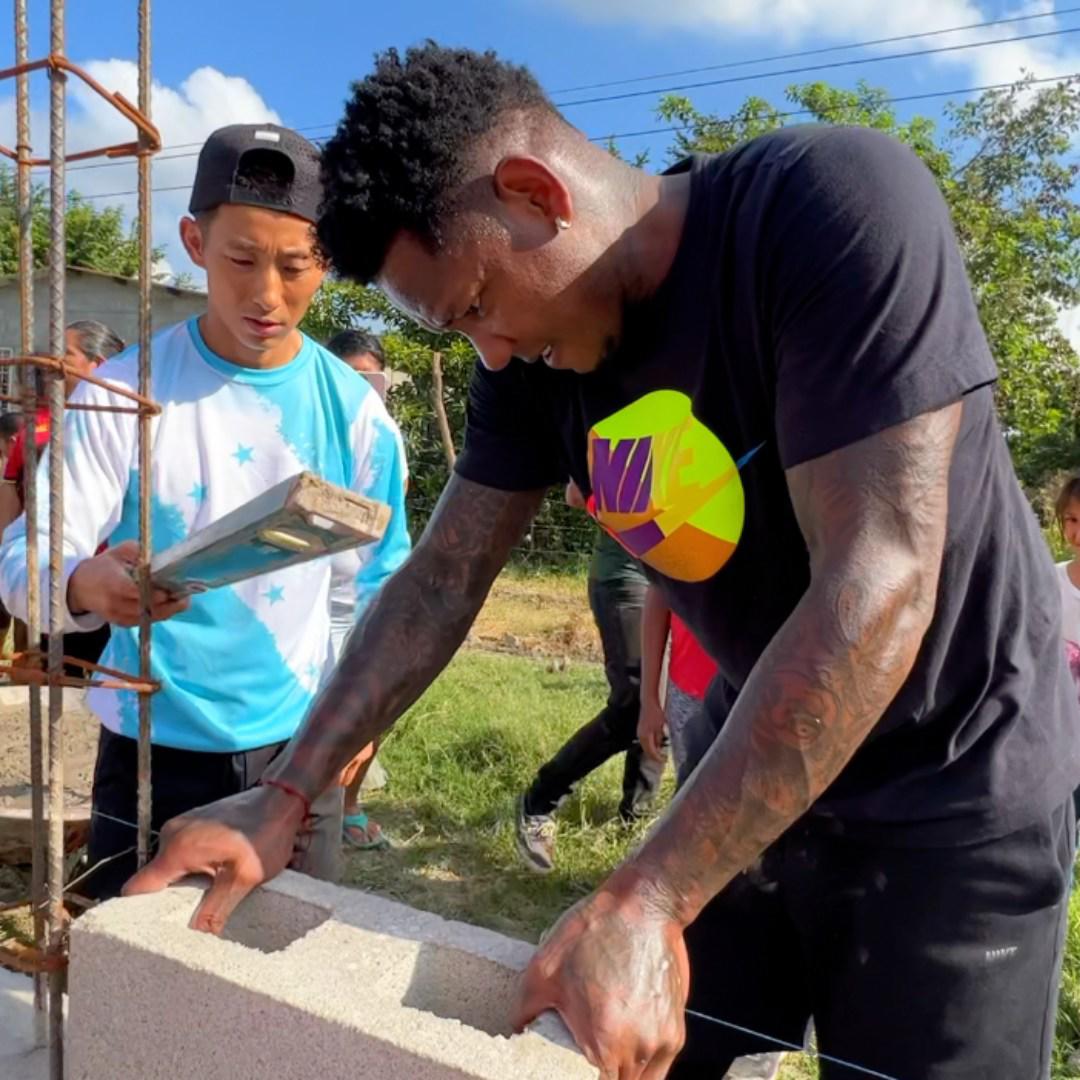 Quioto se une al influencer Shin Fujiyama en la construcción de una escuela en la Rivera Hernández de San Pedro Sula