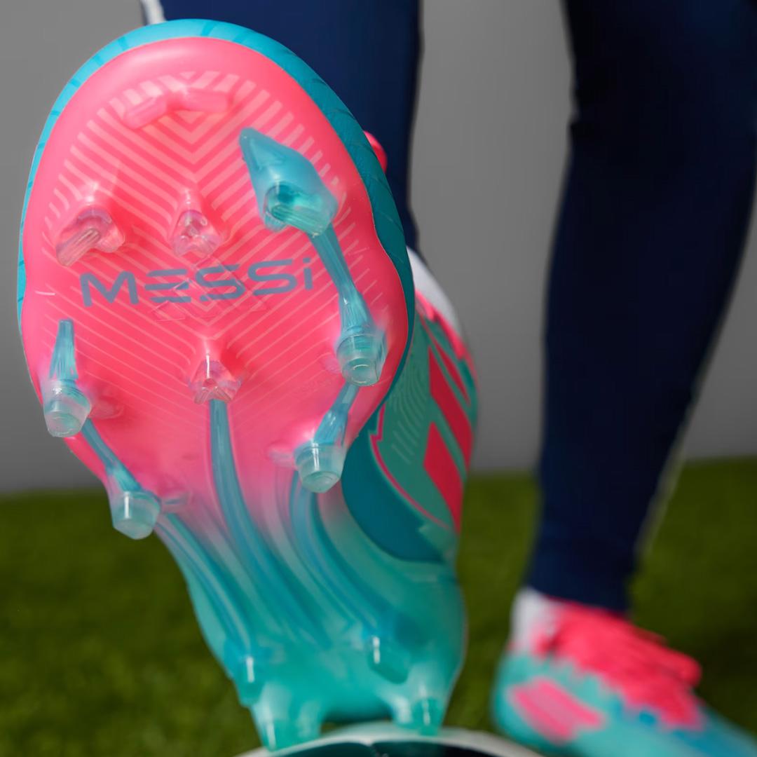 Messi presentó sus nuevos botines y los únicos 10 jugadores que podrán usarlos: ¡uno del Barcelona!