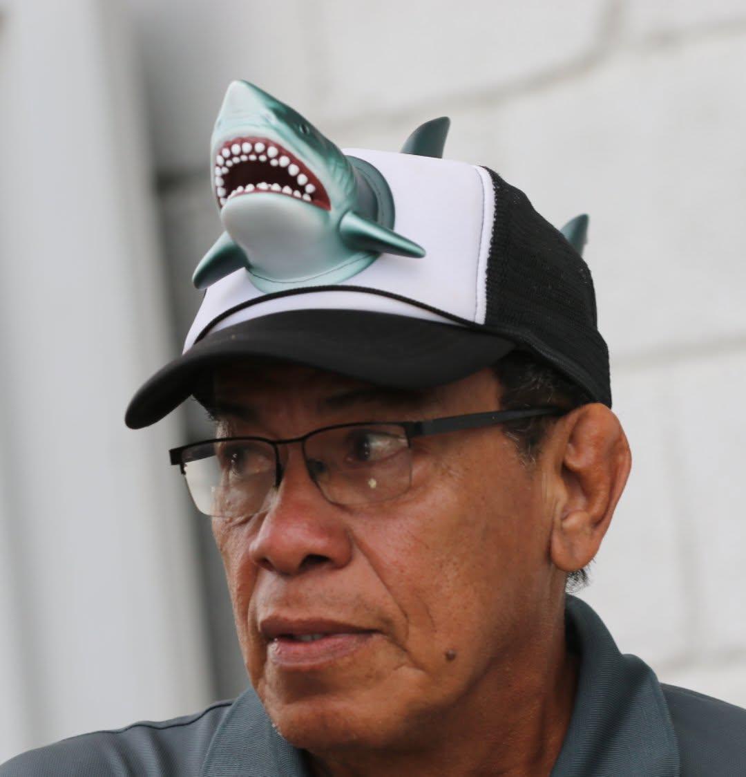 Aficionadas del Olimpia enamoran, aparece la famosa gorra del Platense y el selfie