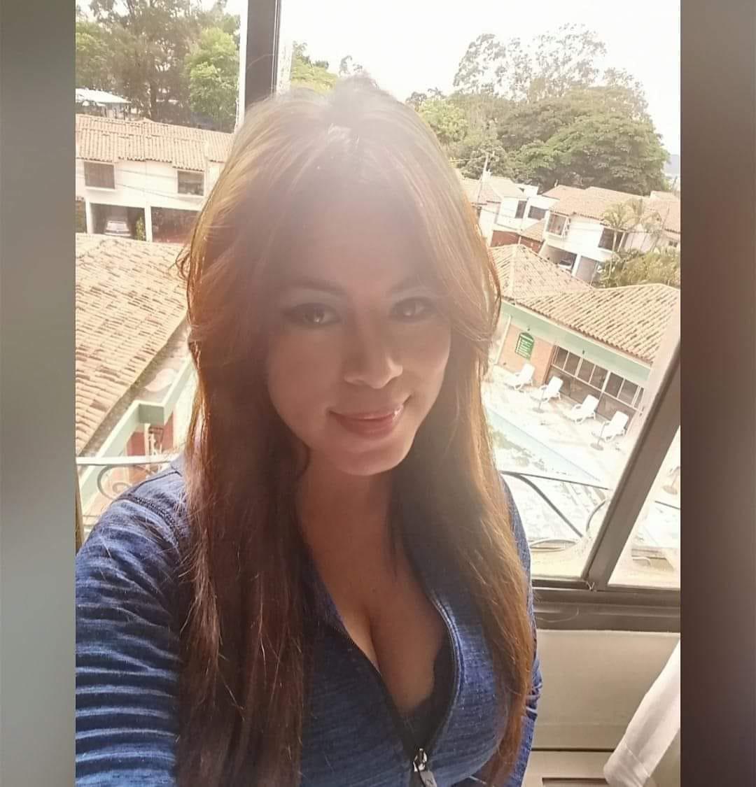 Fotos: ella es Melissa Andino, la guapa periodista que puso en su lugar al polémico Orlando Ponce Morazán