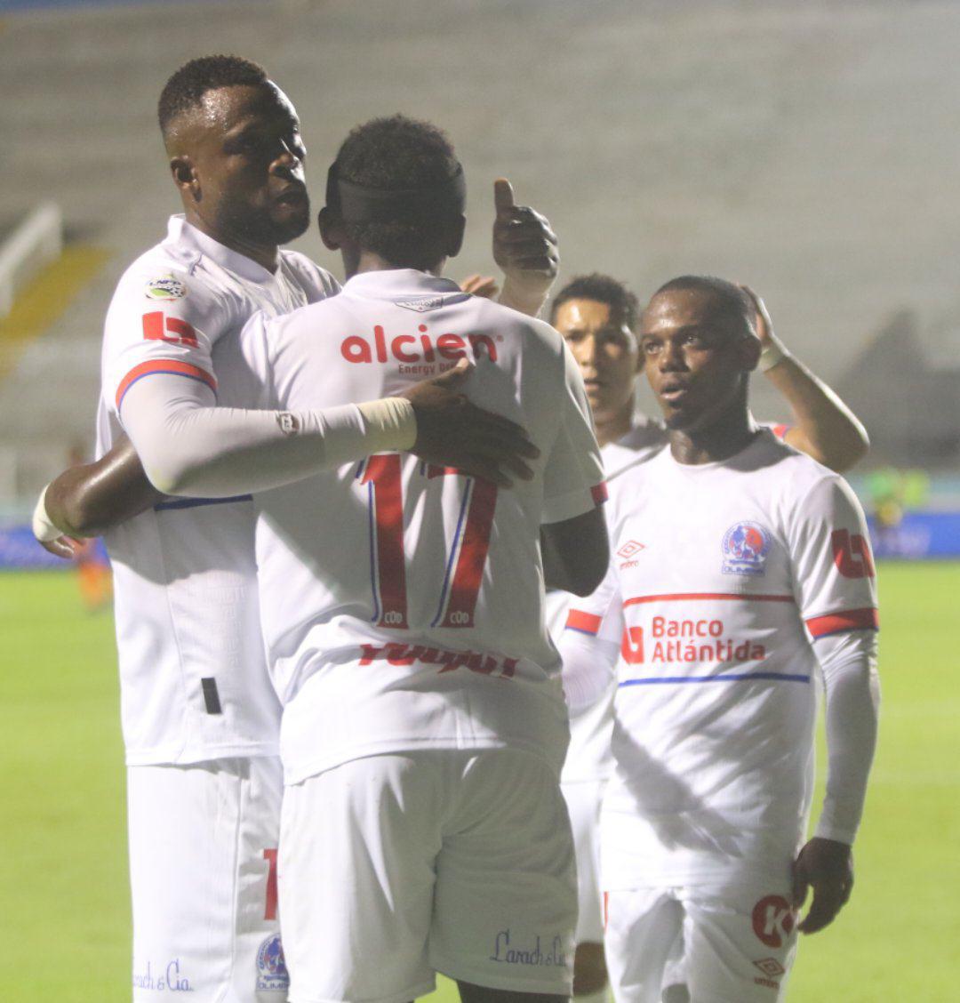 Yustin Arboleda y Alberth Elis marcaron en la victoria de Olimpia ante Lobos. Foto: Alex Pérez.