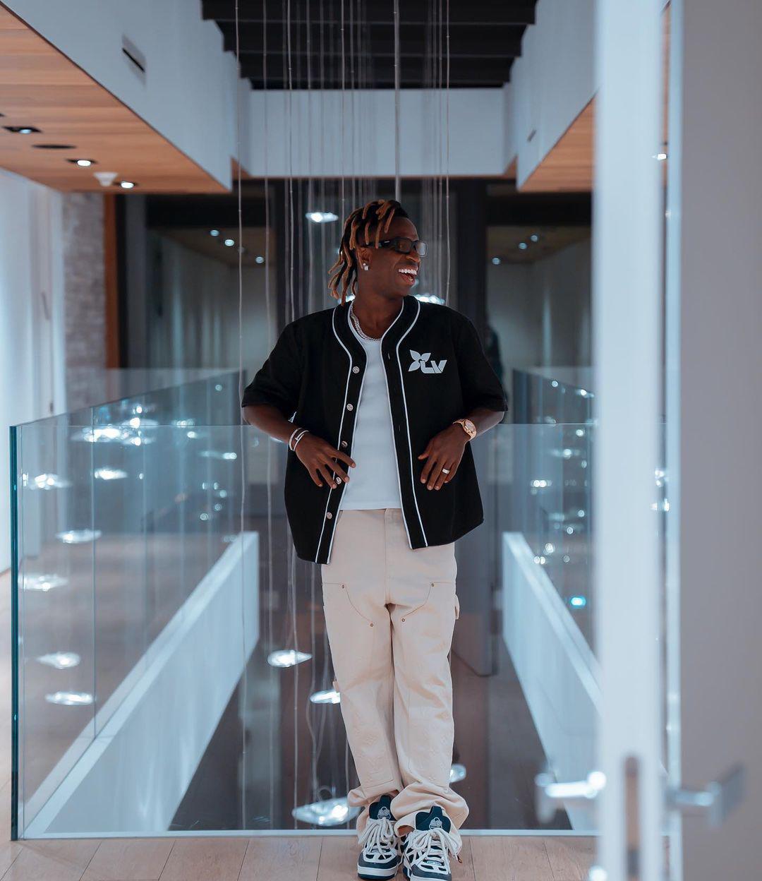 Vinicius es relacionado con despampanante modelo de Onlyfans: la prueba que dejaron por ‘error’ en Instagram