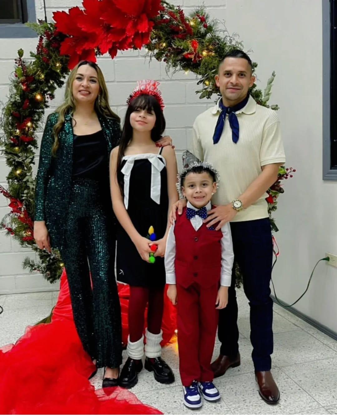 ¡Con tremendo beso y románticos! Así recibieron la llegada del año nuevo los jugadores hondureños