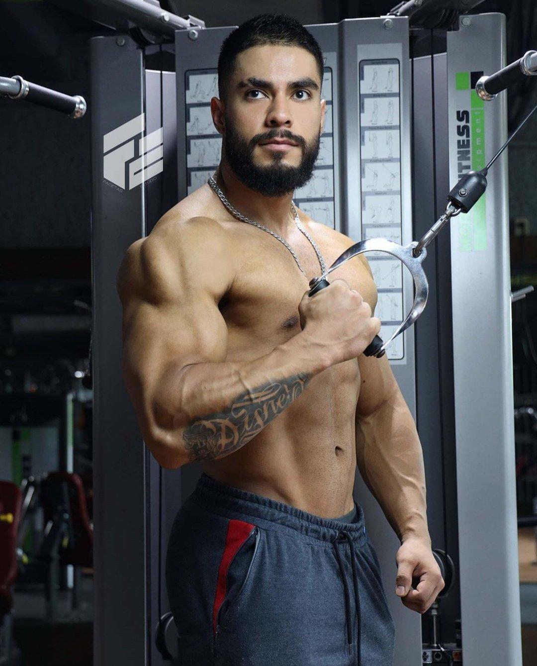 Conmoción en el fisicoculturismo: lo hallaron muerto en el baño de un bar con disparos en su cuerpo