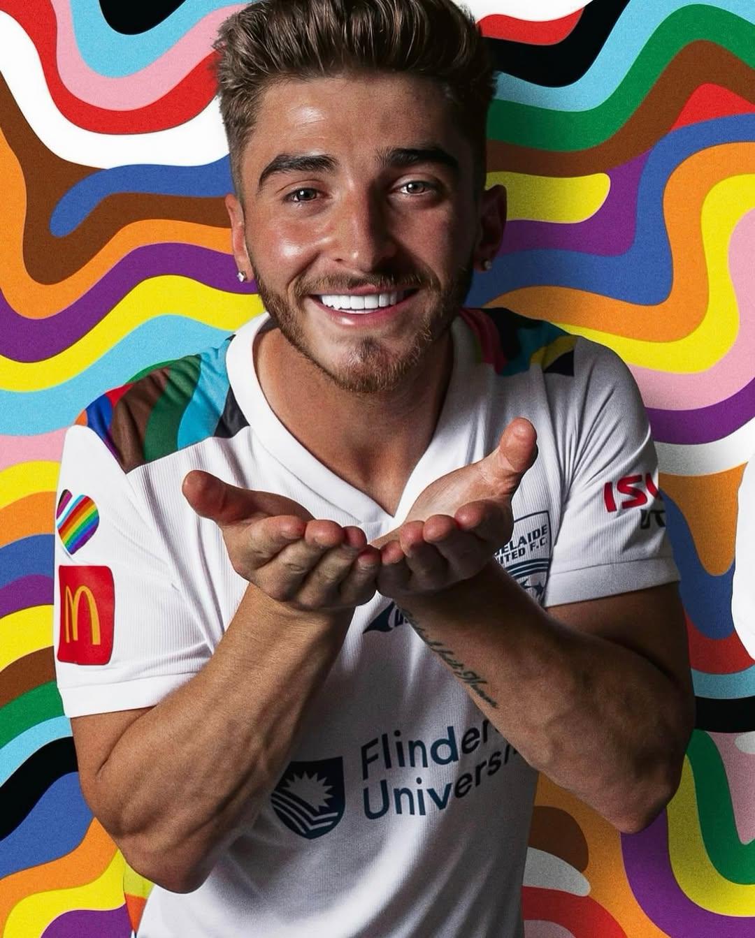 Futbolista rompe silencio y revela que fue despedido de su equipo por salir del clóset: Mi propio club era homófobo