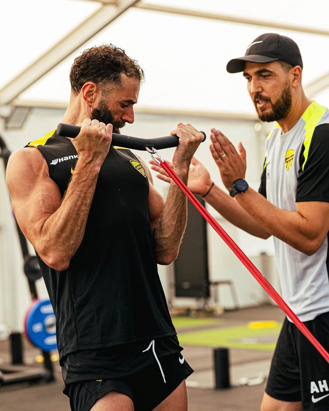 ¡Irreconocible! El impactante cambio físico de Benzema y lo comparan con Cristiano Ronaldo: ¿Qué le ha pasado?”